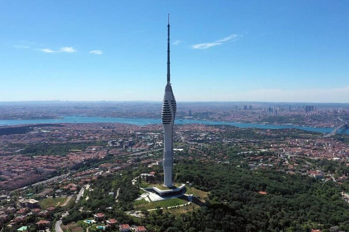 pemandangan udara menara jarum di kota