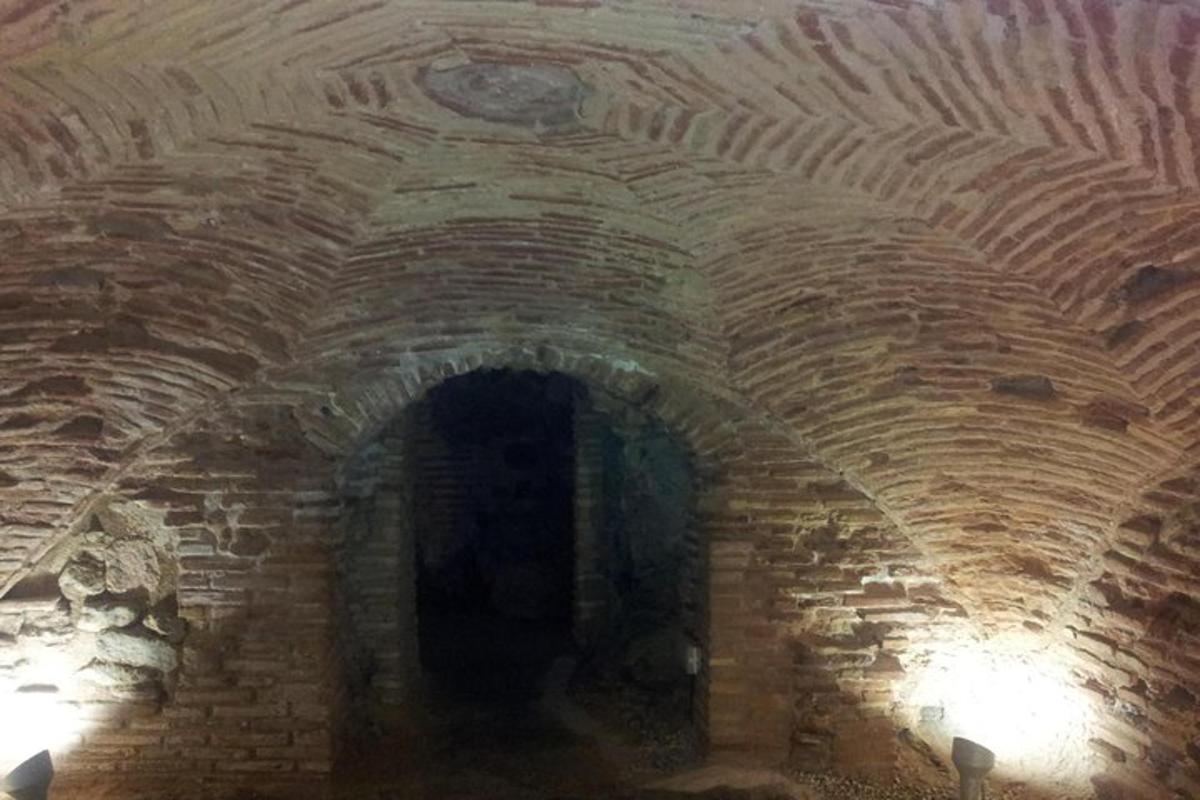 an old brick tunnel with a brick ceiling