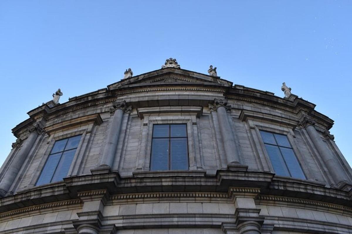a building with windows on the top of it