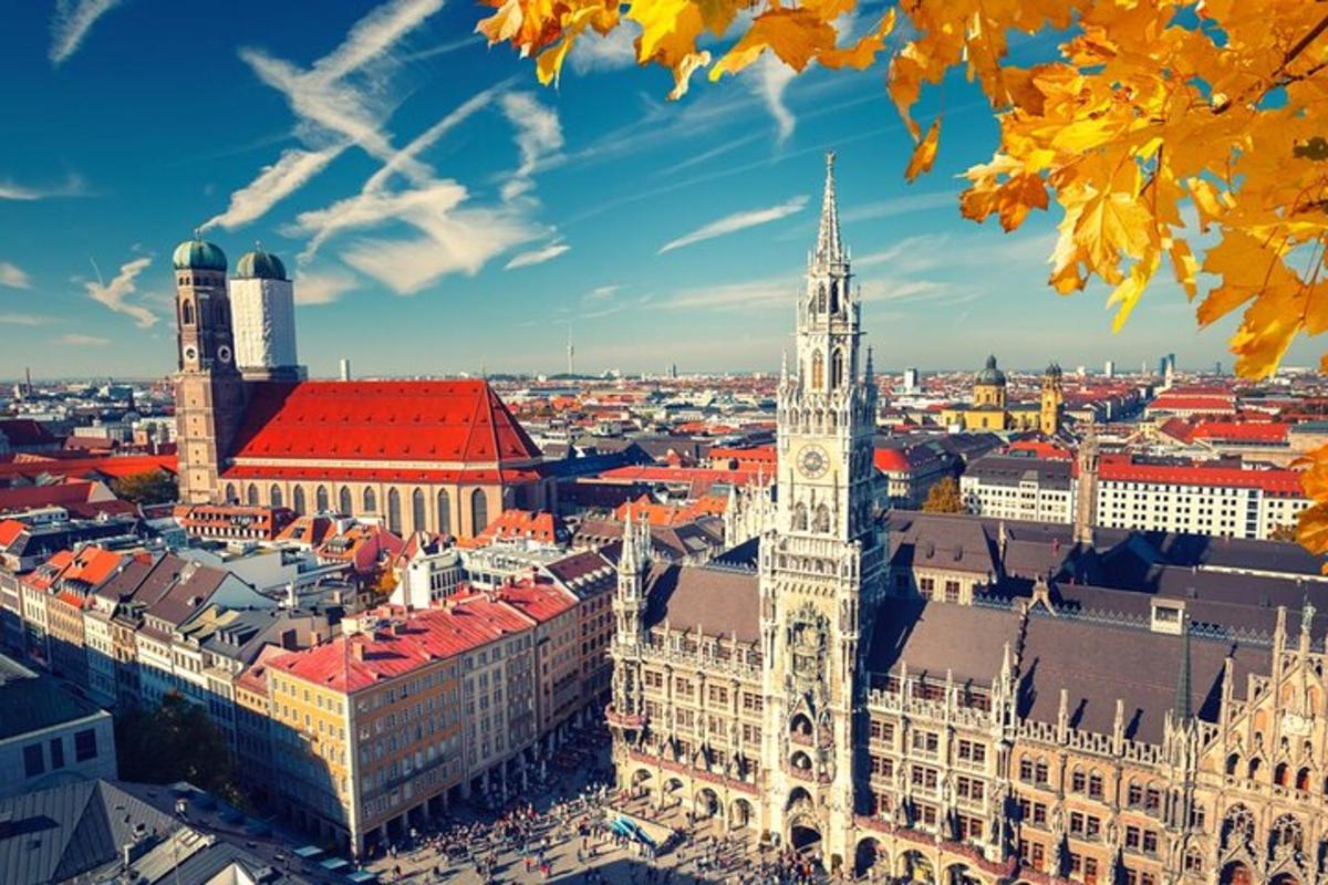 una vista di una città con un edificio alto