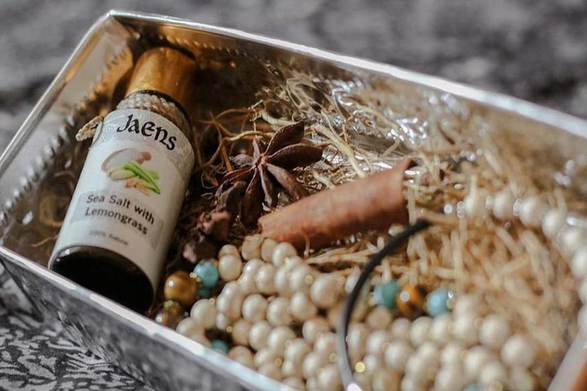 a container with a bottle of champagne and pearlisers
