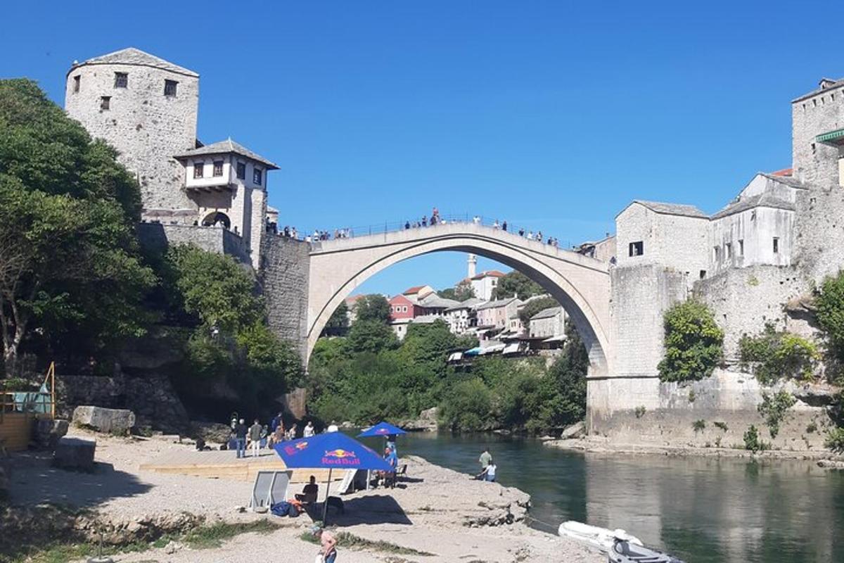 most čez reko pred gradom