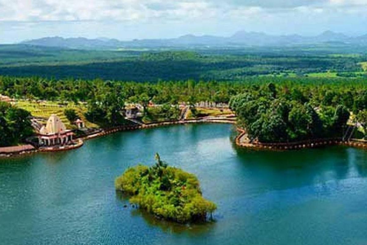 un'isola in mezzo a un fiume