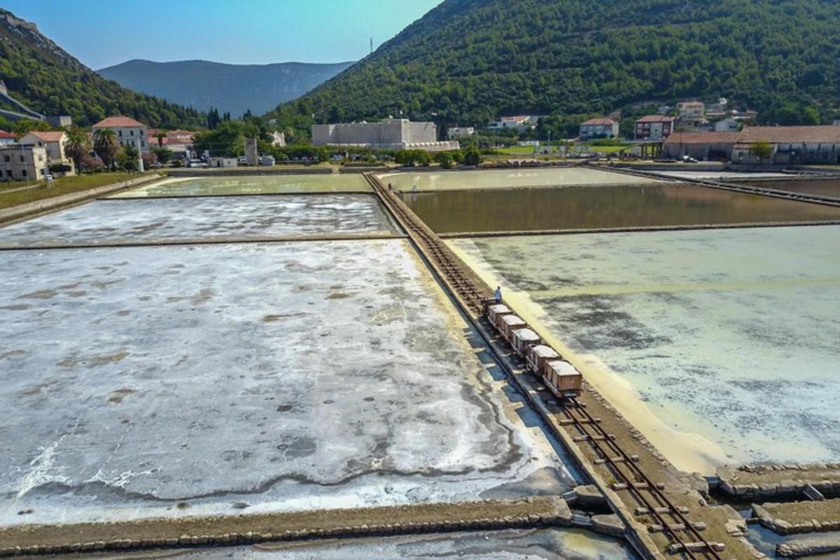 zračni pogled na veliko vodno telo