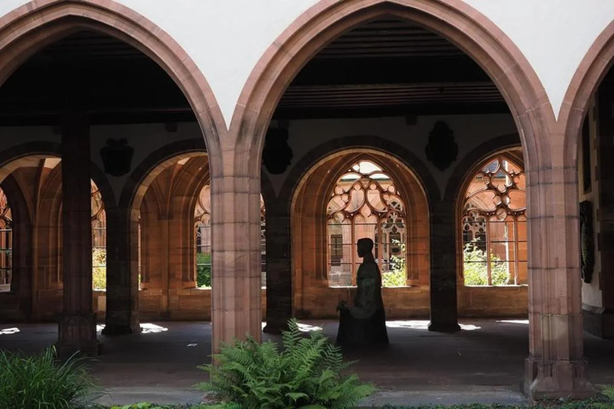 Patrimoine bâlois : Portes médiévales, Cathédrale emblématique et vues du Rhin – photo 14