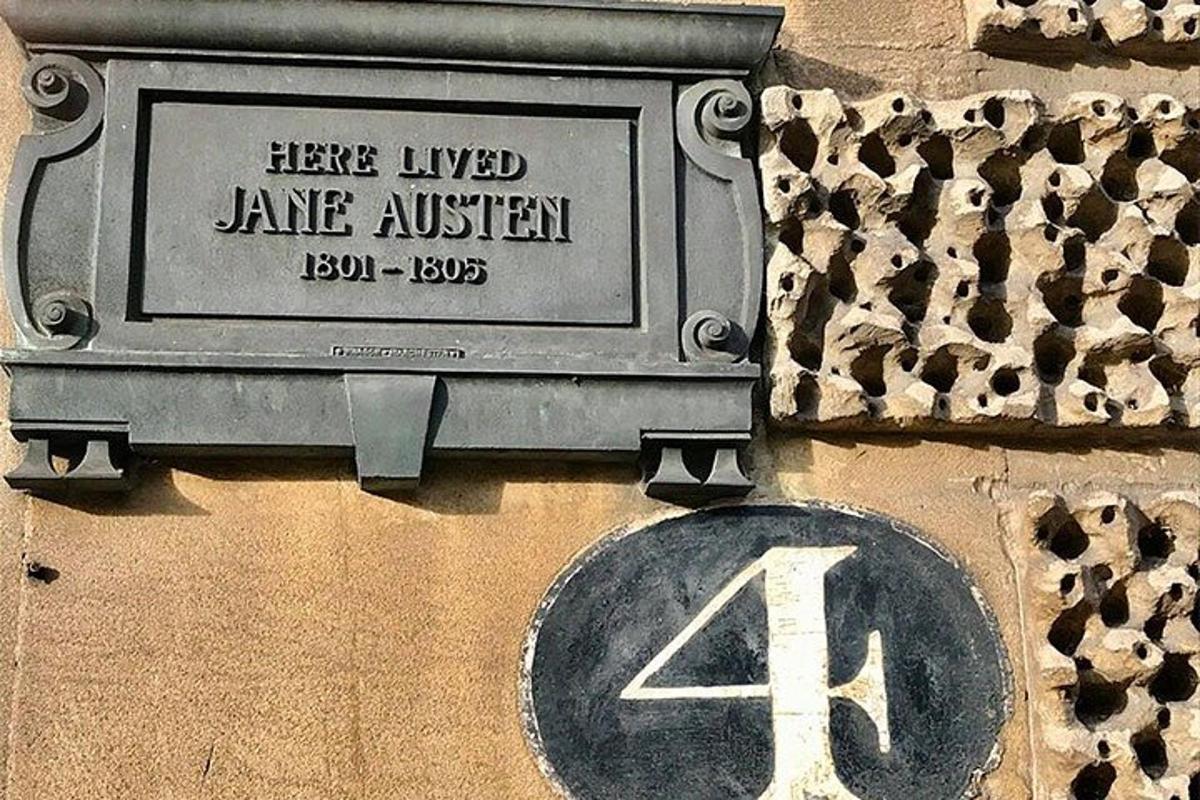 tänavasilt hoone küljel