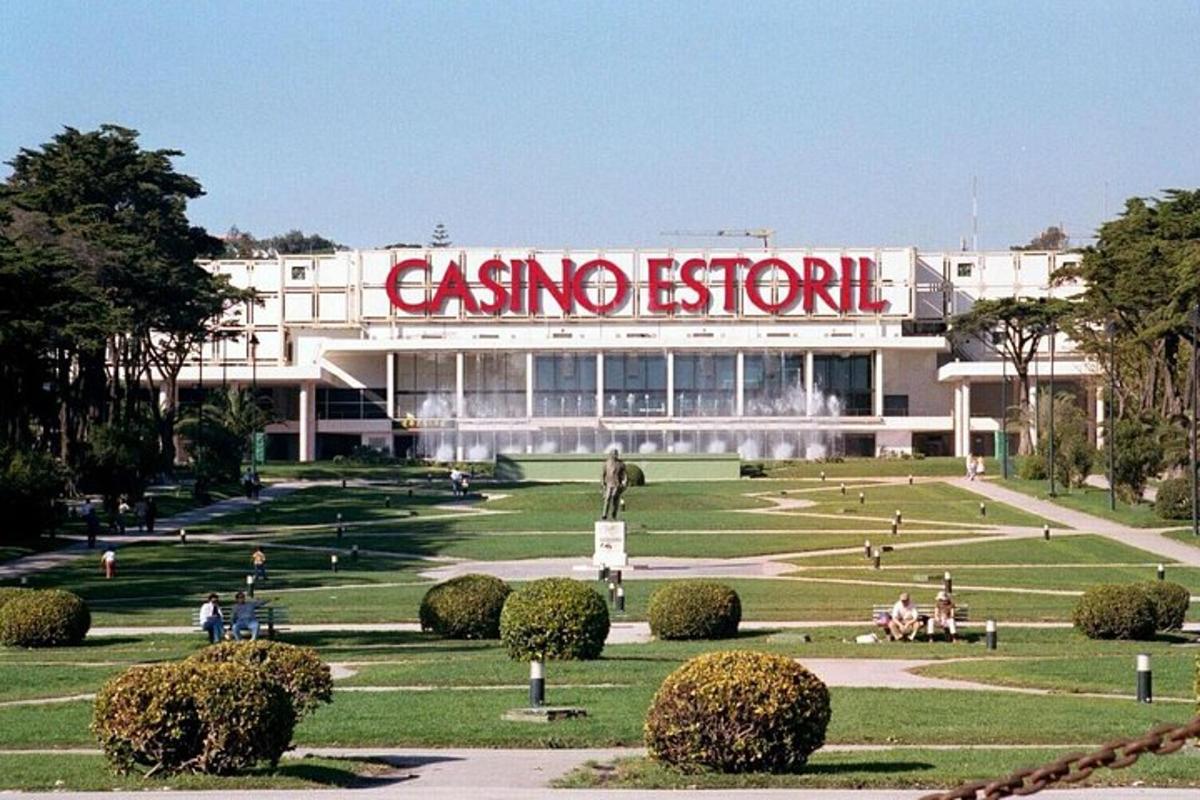 hoone sildiga, millel on kiri "casino resort"