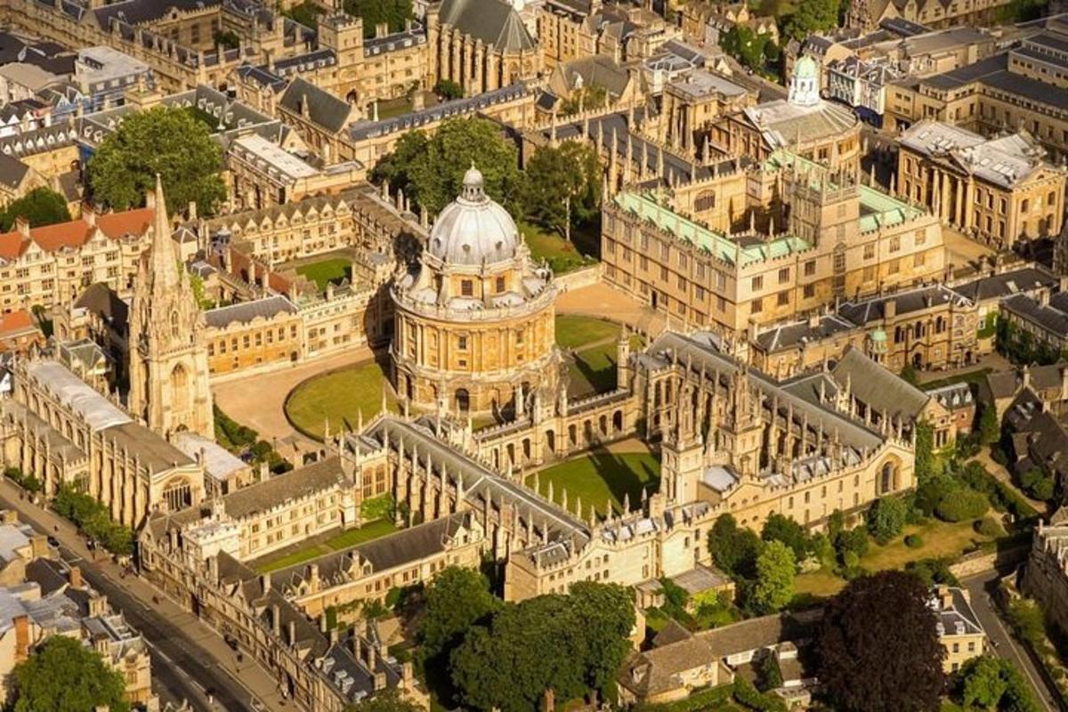 Letecký pohled na Westminsterský palác v Londýně