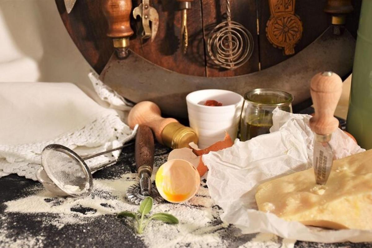 pracovní deska se zrcadlem a nějakými ingrediencemi
