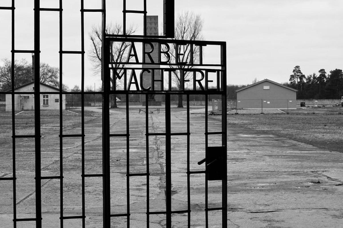 mustvalge foto korvpallirõngast