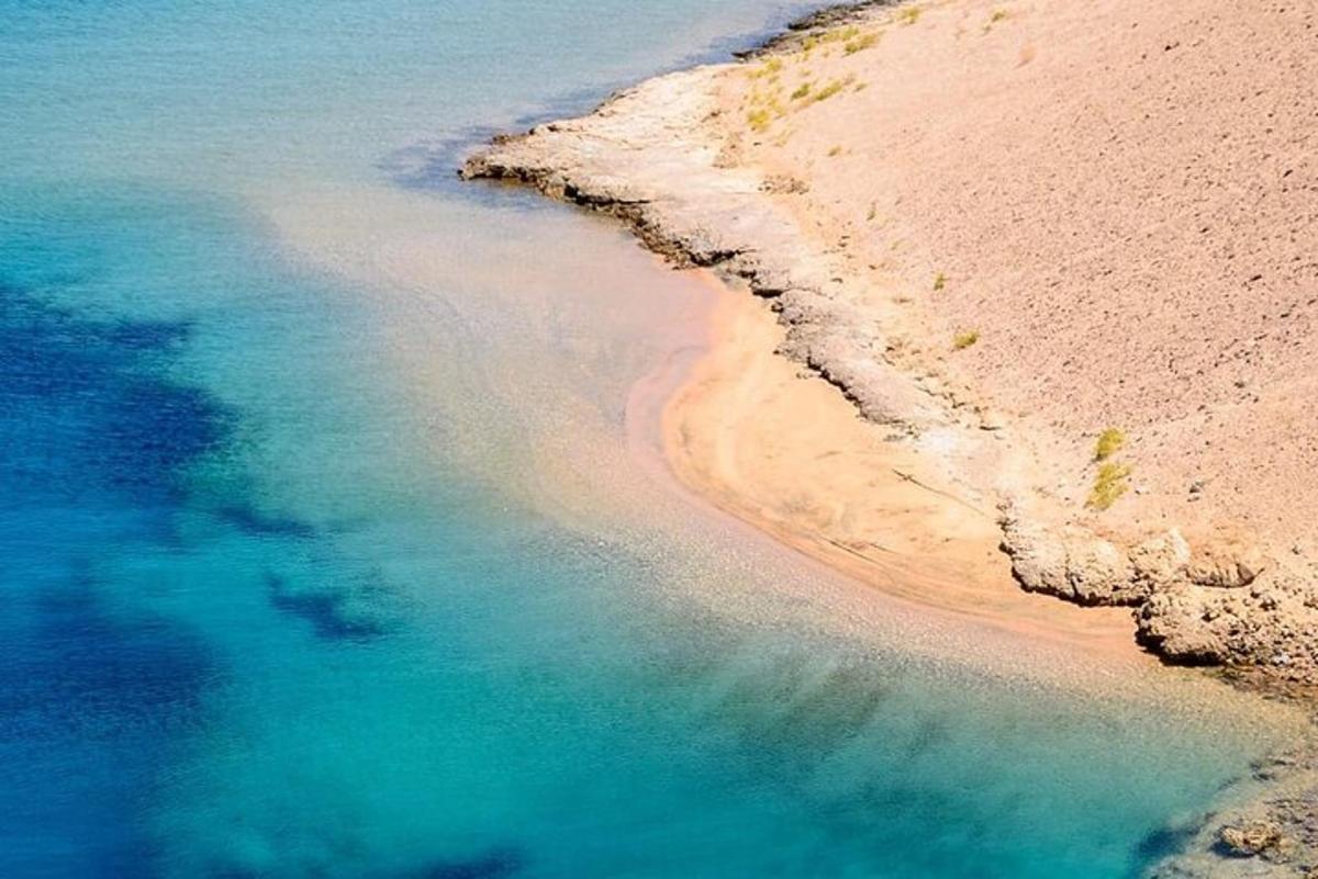 pemandangan udara pantai dan lautan