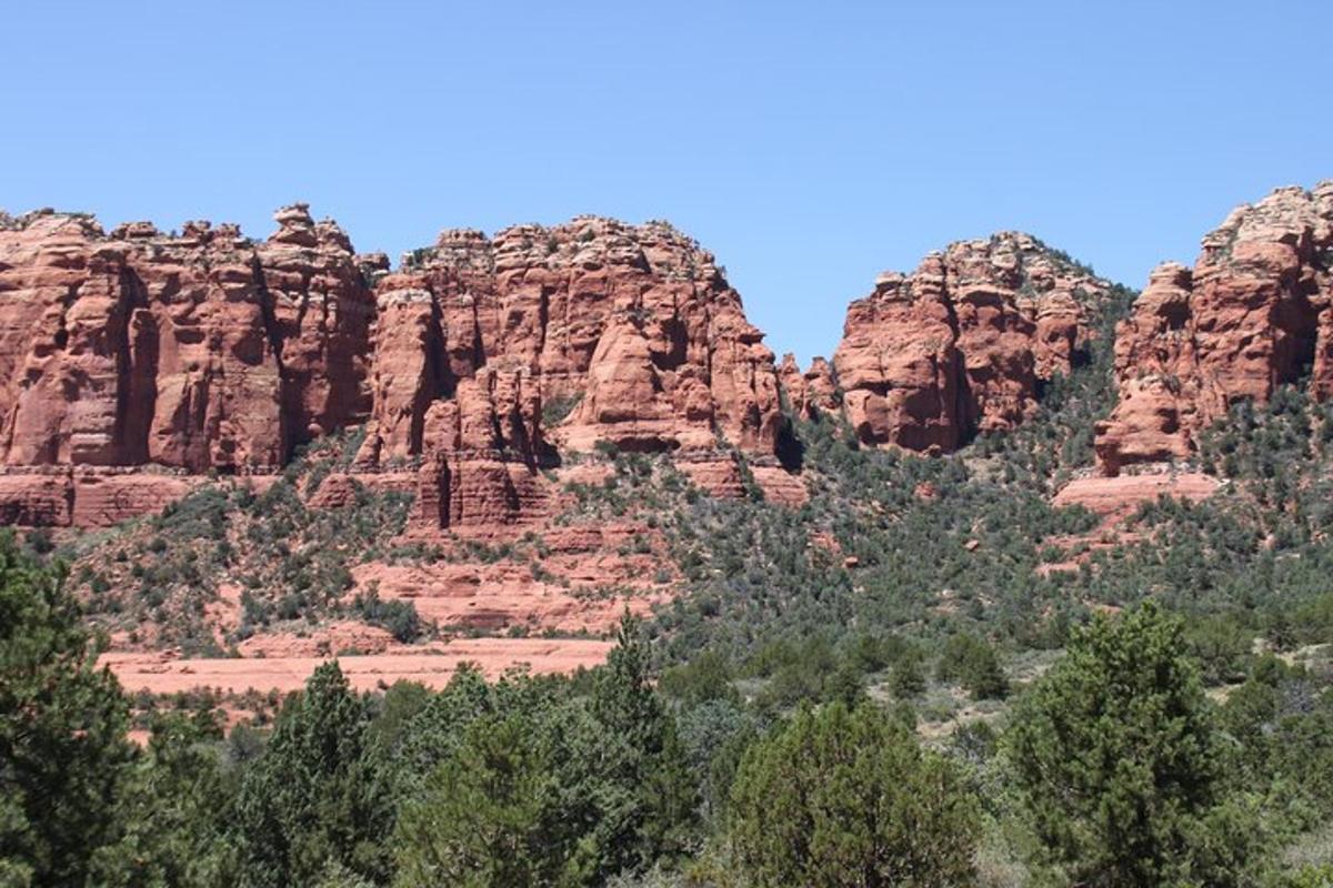 una vista delle rocce rosse nel deserto