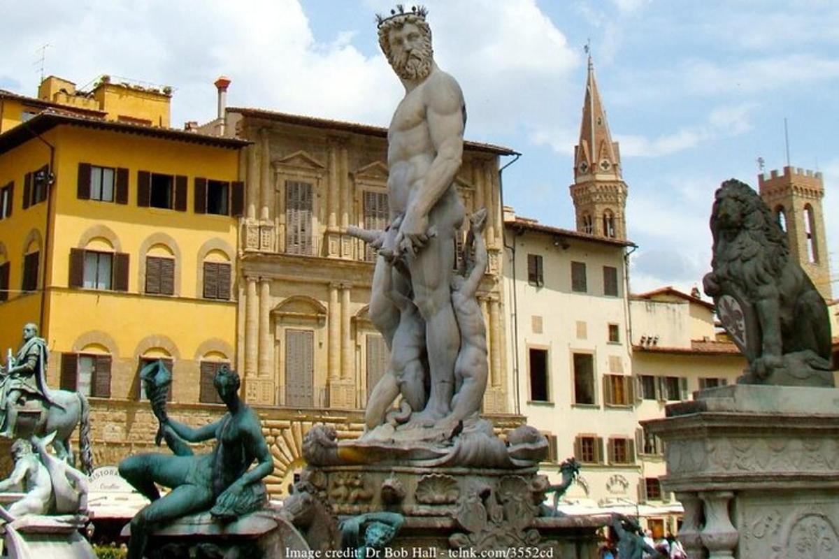 o statuie a unui bărbat care stă pe o fântână