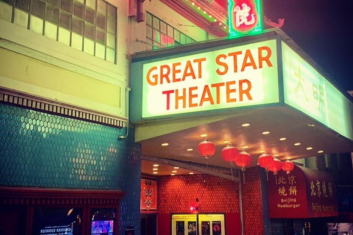 trgovina z napisom "Great Star Theatre"
