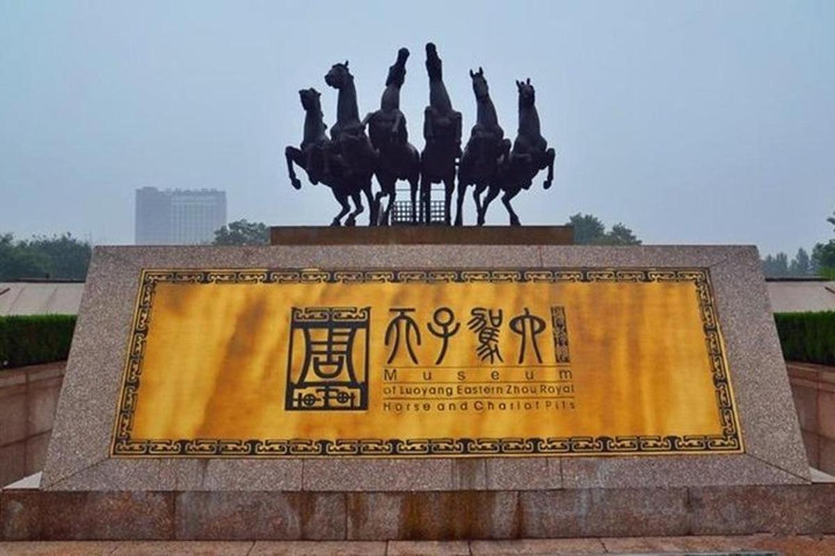a statue of a group of birds on horses