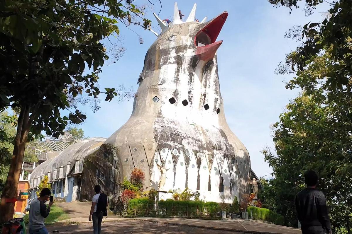 a building that looks like a spacecraft