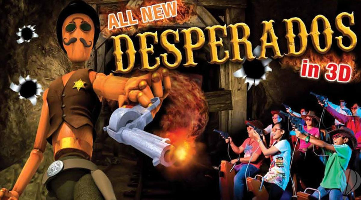 حشد من الناس يشاهدون فيلمًا مع ملصق الفيلم
