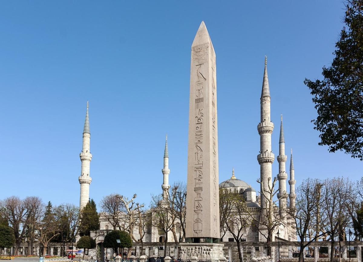 a tall monument with two mosques in front of a building