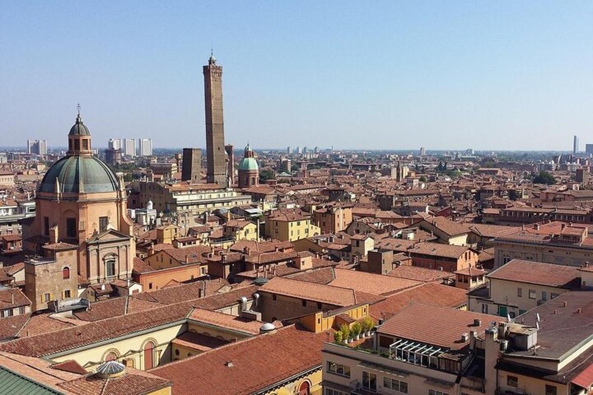 una vista aerea di una città con edifici