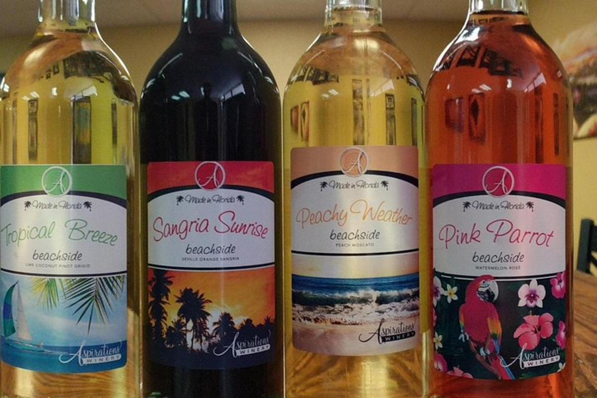 štiri steklenice vina na mizi