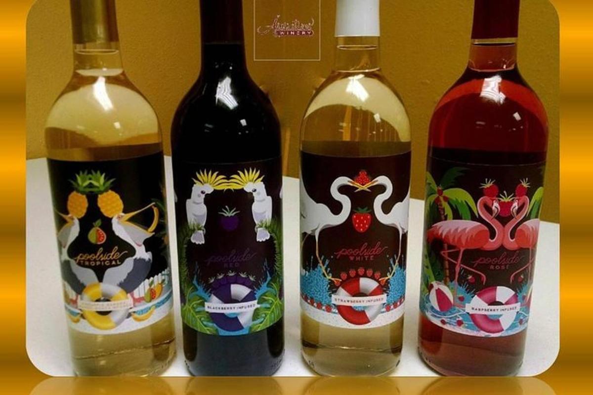 skupina štirih steklenic vina na polici
