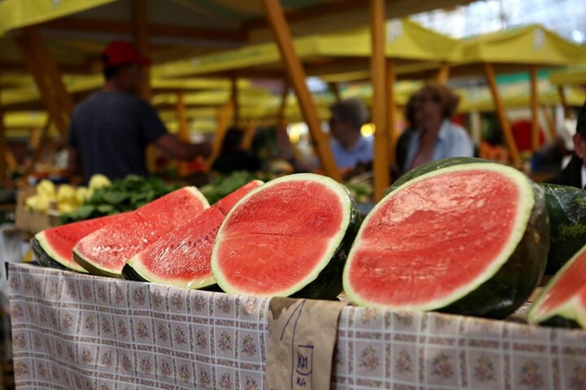 un grapat de síndries exposades en un mercat