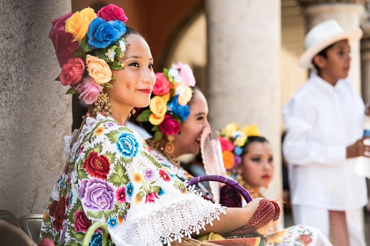 Un grupo de chicas con flores en el pelo.