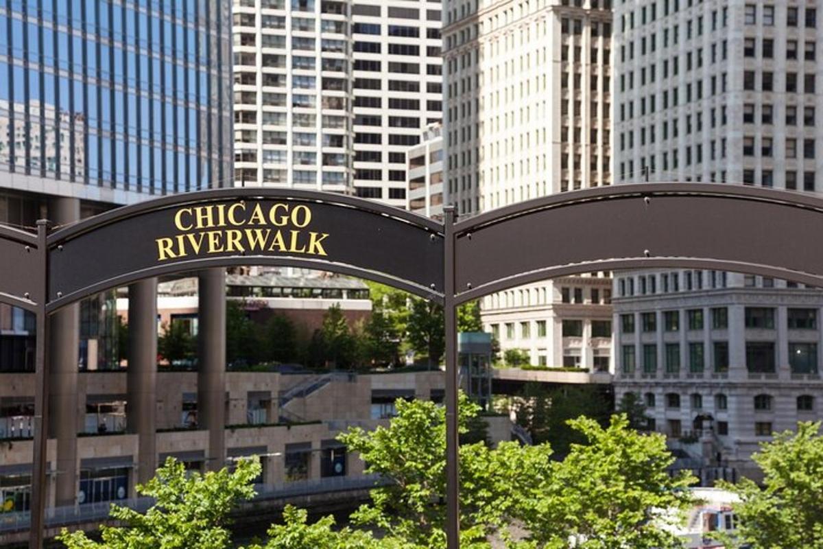 silt kirjaga "Chicago Riverwalk linnas"