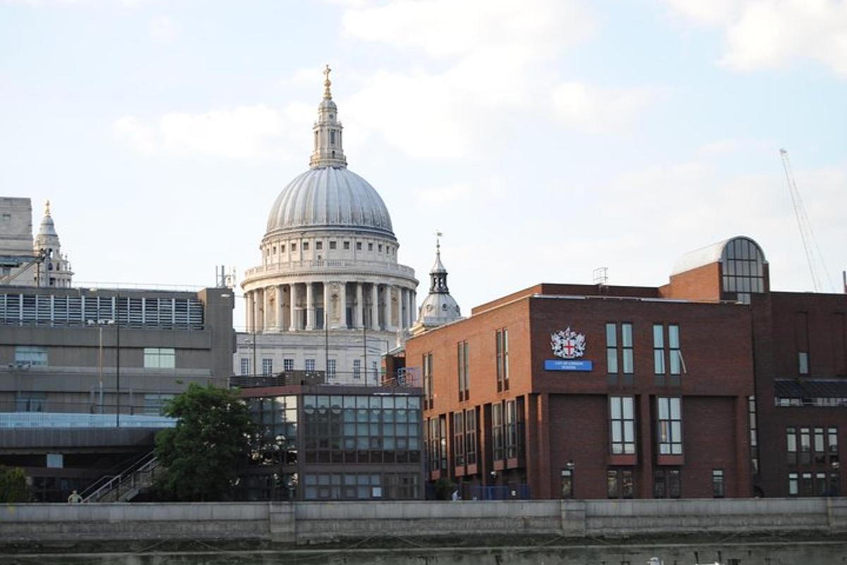 tanawin ng st pauls cathedral sa lungsod