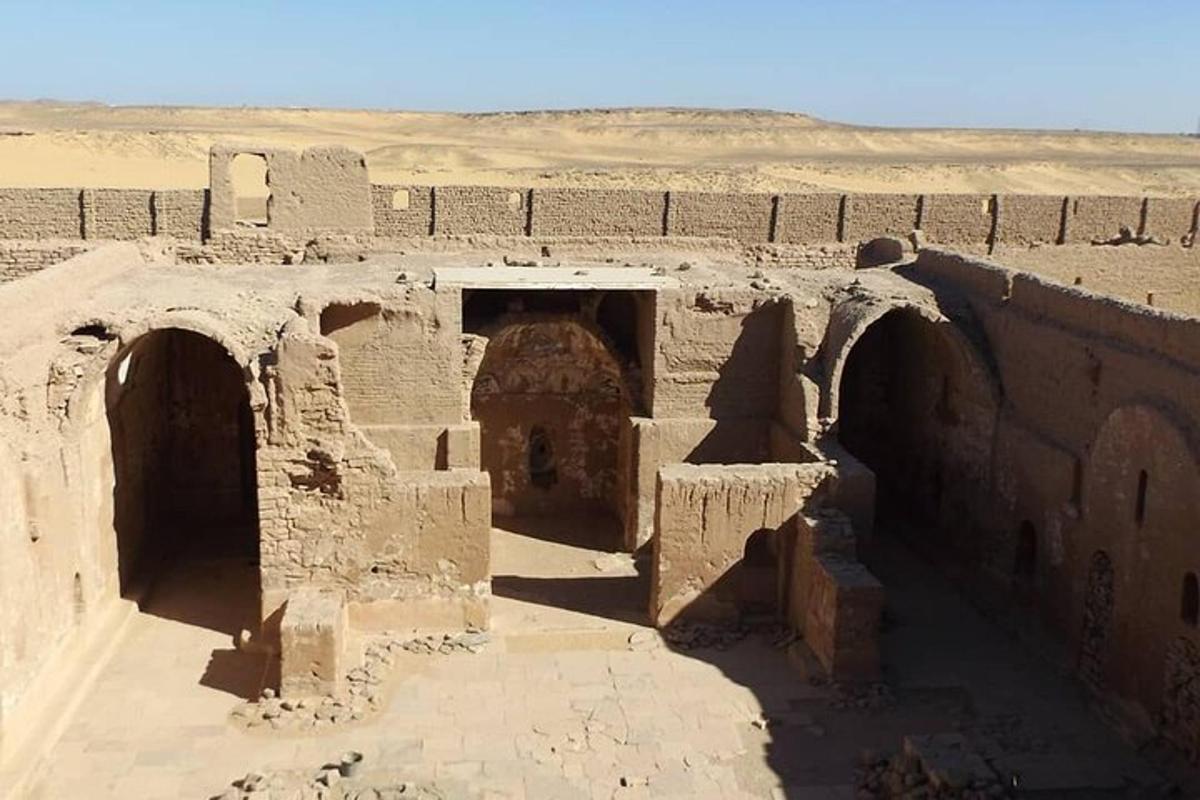 ruínas antigas de um edifício no deserto