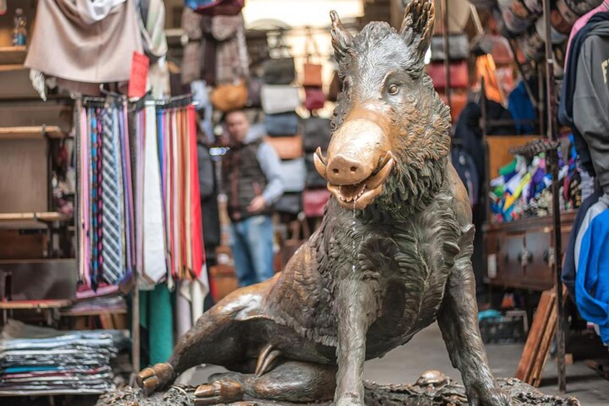 degunradža statuja, kas sēž veikalā