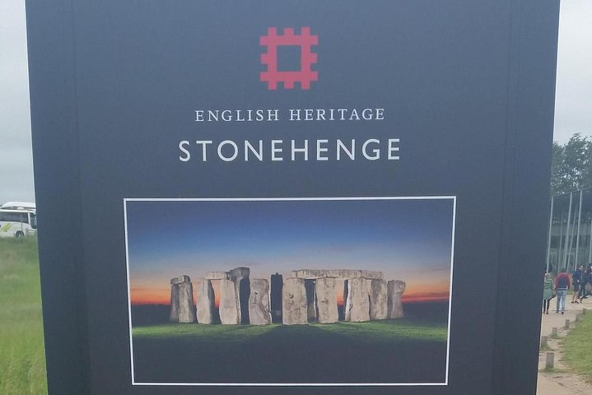 silt kirjaga "English Heritage Stonehenge"