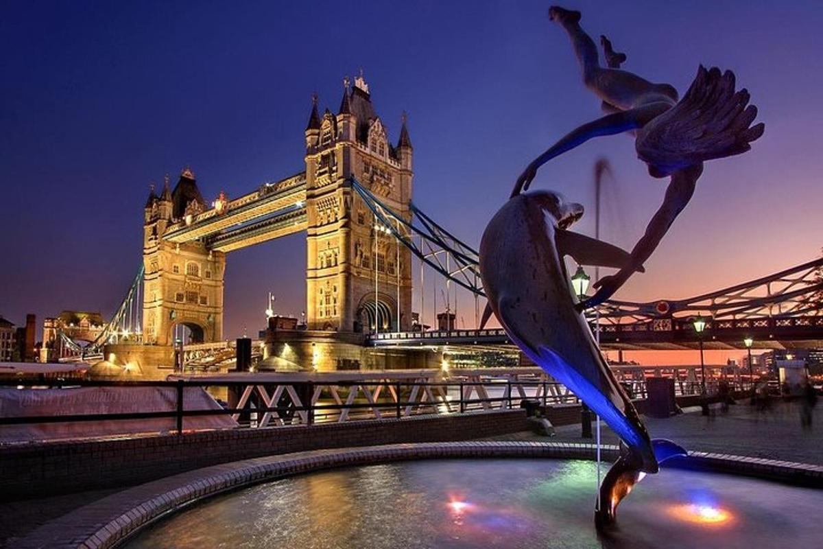 kuju Tower Bridge'i ees