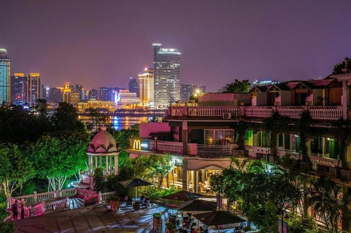 夜晚的城市天际线景观