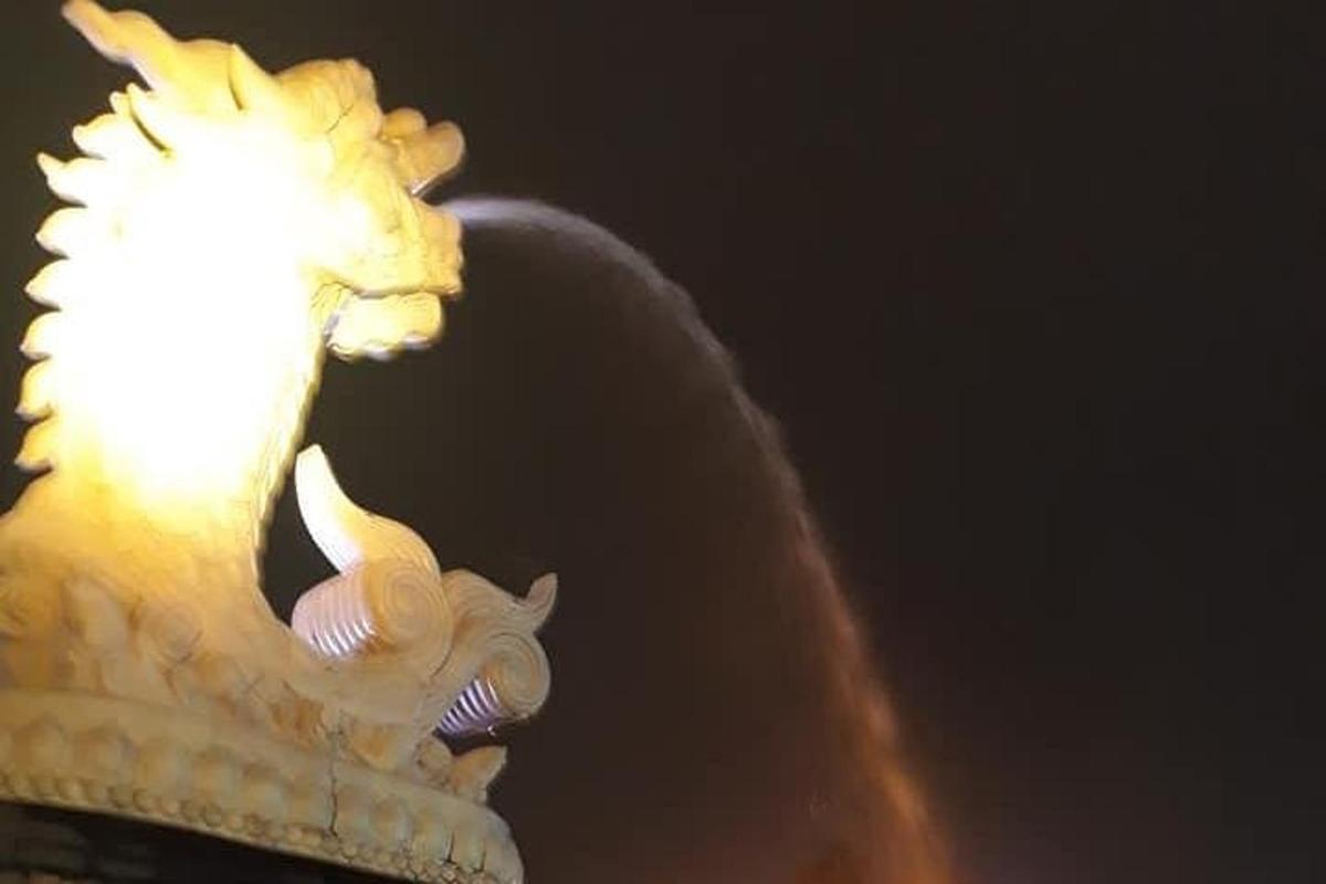a statue of a dragon on top of a building