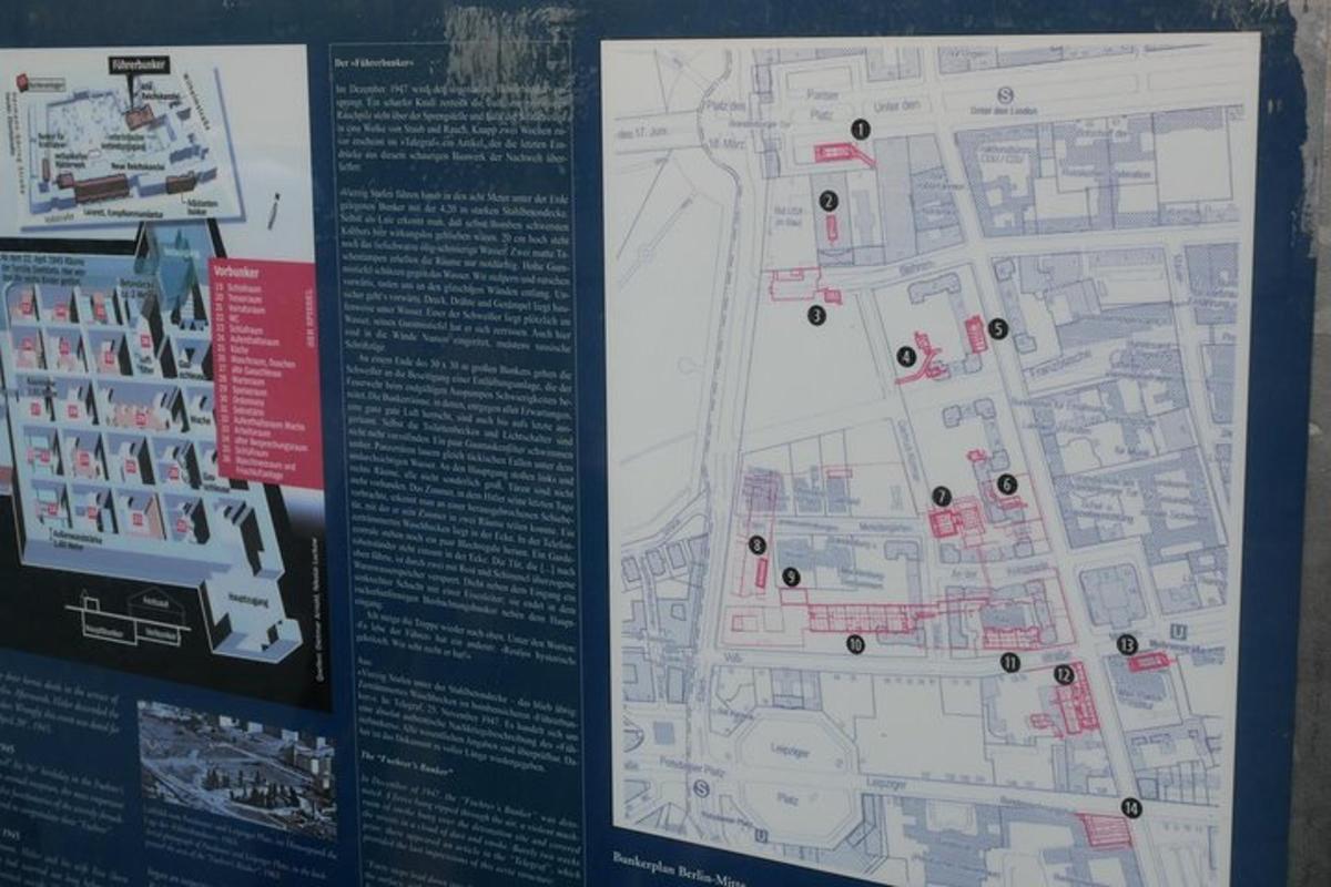 un cartel con un mapa de una ciudad
