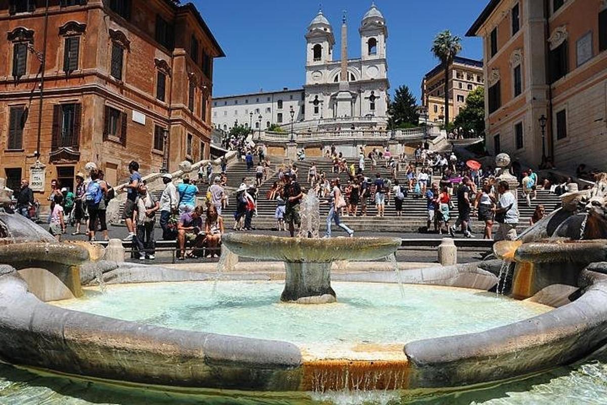 a fountain in the middle of a city with people