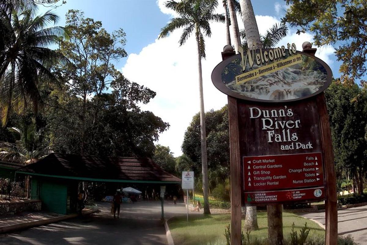 a sign for a darters river falls and park