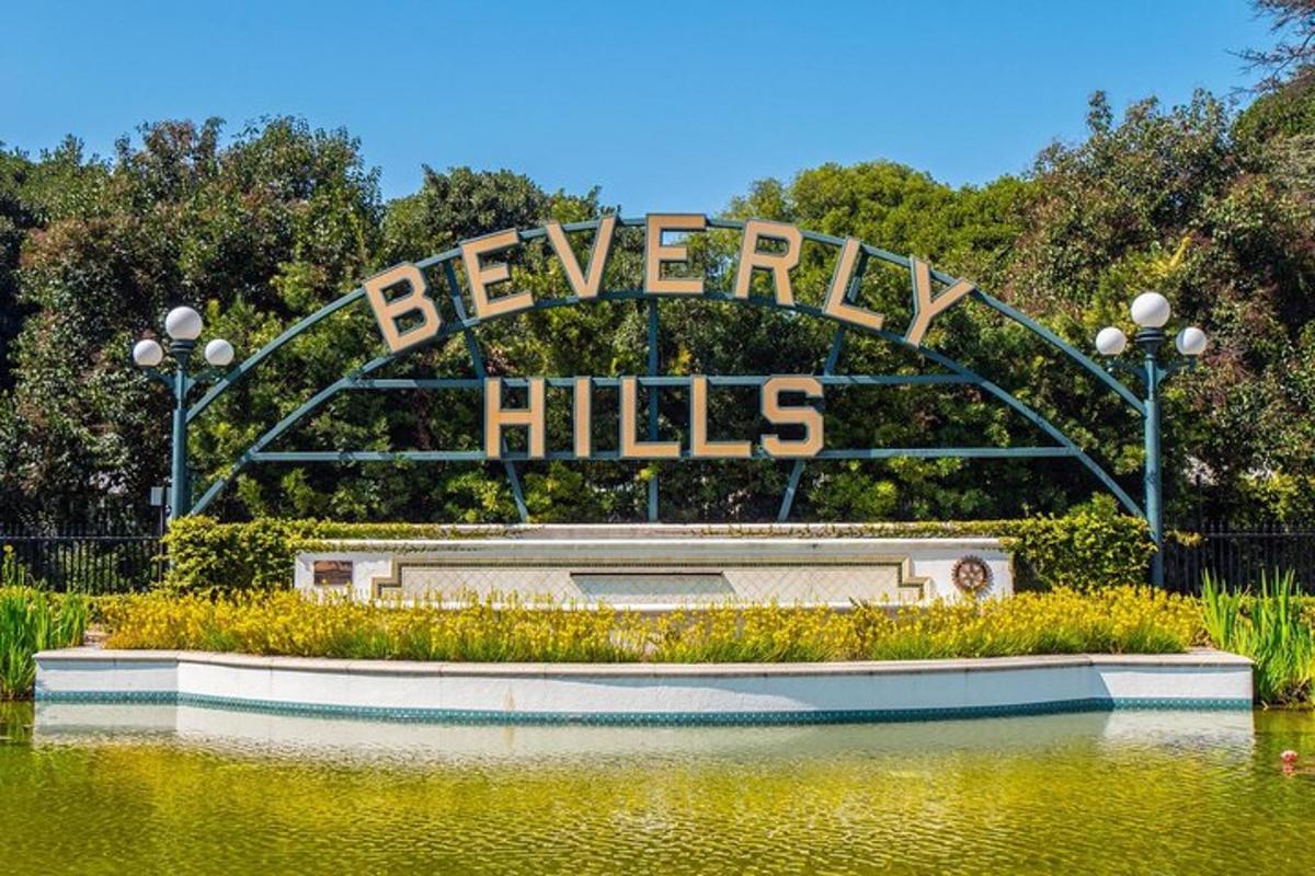 un rètol per a l'entrada a Beverly Hills