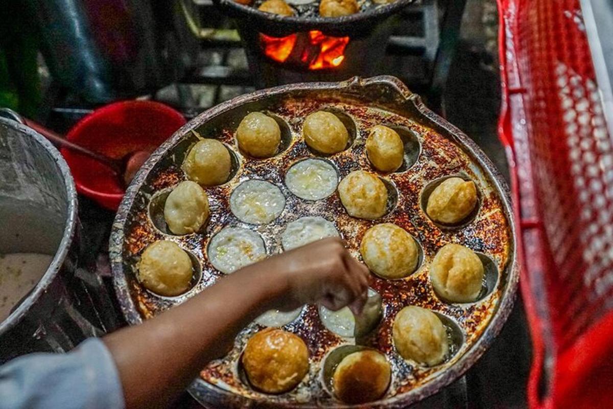 uma pessoa está preparando comida em uma panela no fogão