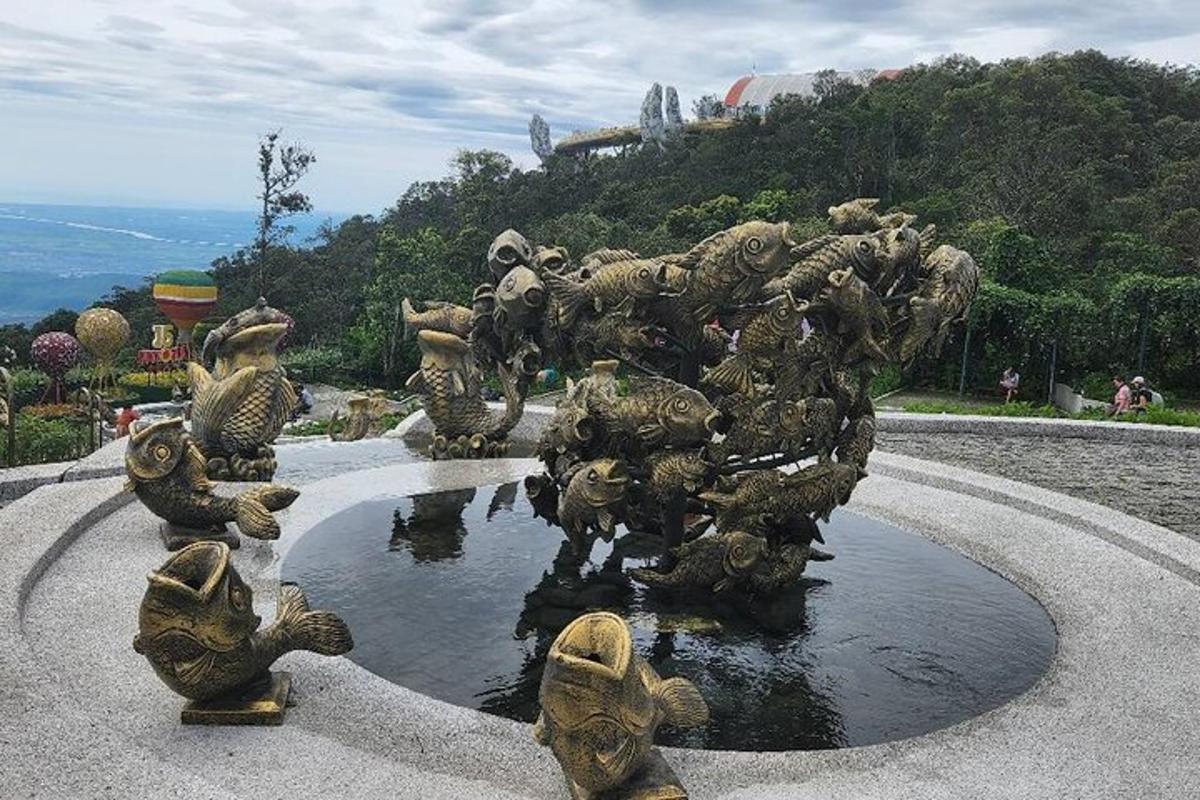 patung haiwan dalam kolam air