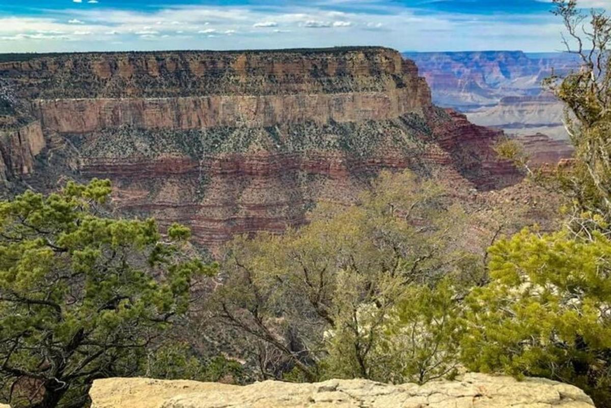 näkymä Grand Canyonille kalliolta