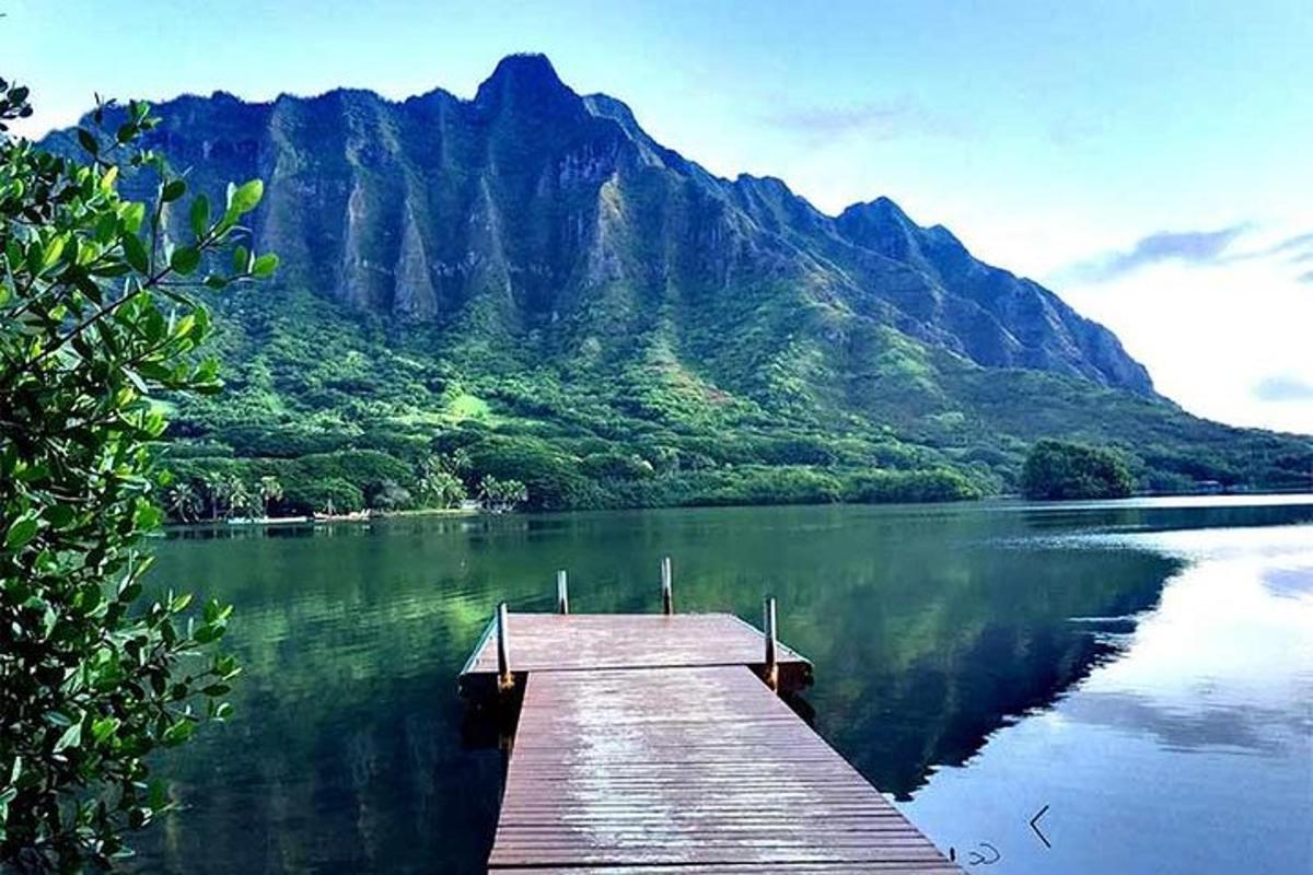 dok di tasik di hadapan gunung