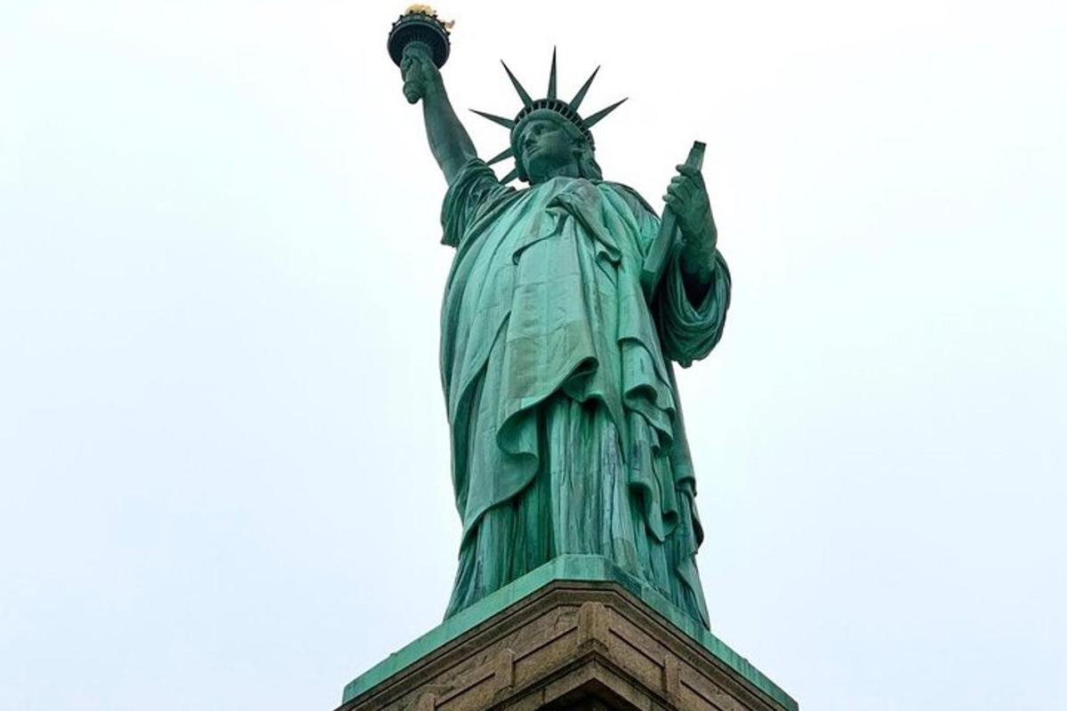an image of the statue of liberty