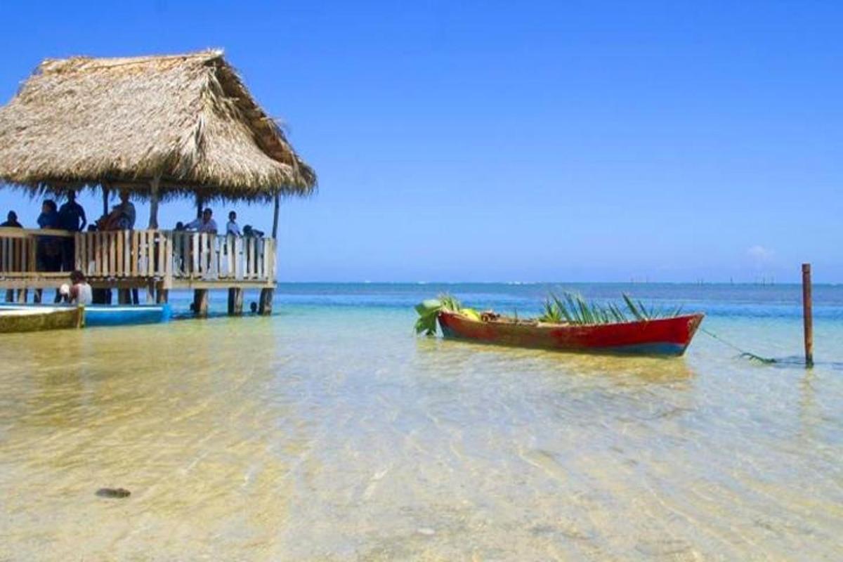 a boat sitting in the water next to a restaurant