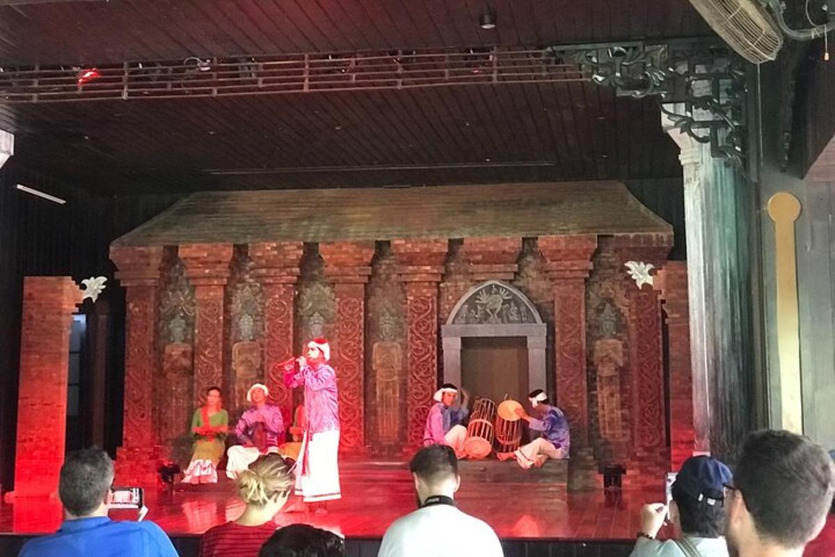 um grupo de pessoas se apresentando em um palco