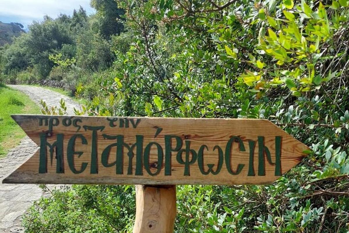 znak koji kaže ne gradskom programu za neandertalce