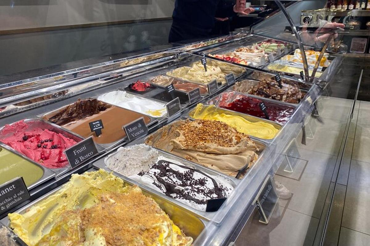 hlaðborð fullt af alls konar mat