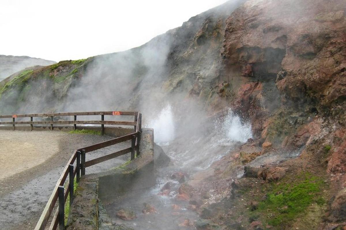 foss á fjallshlíð