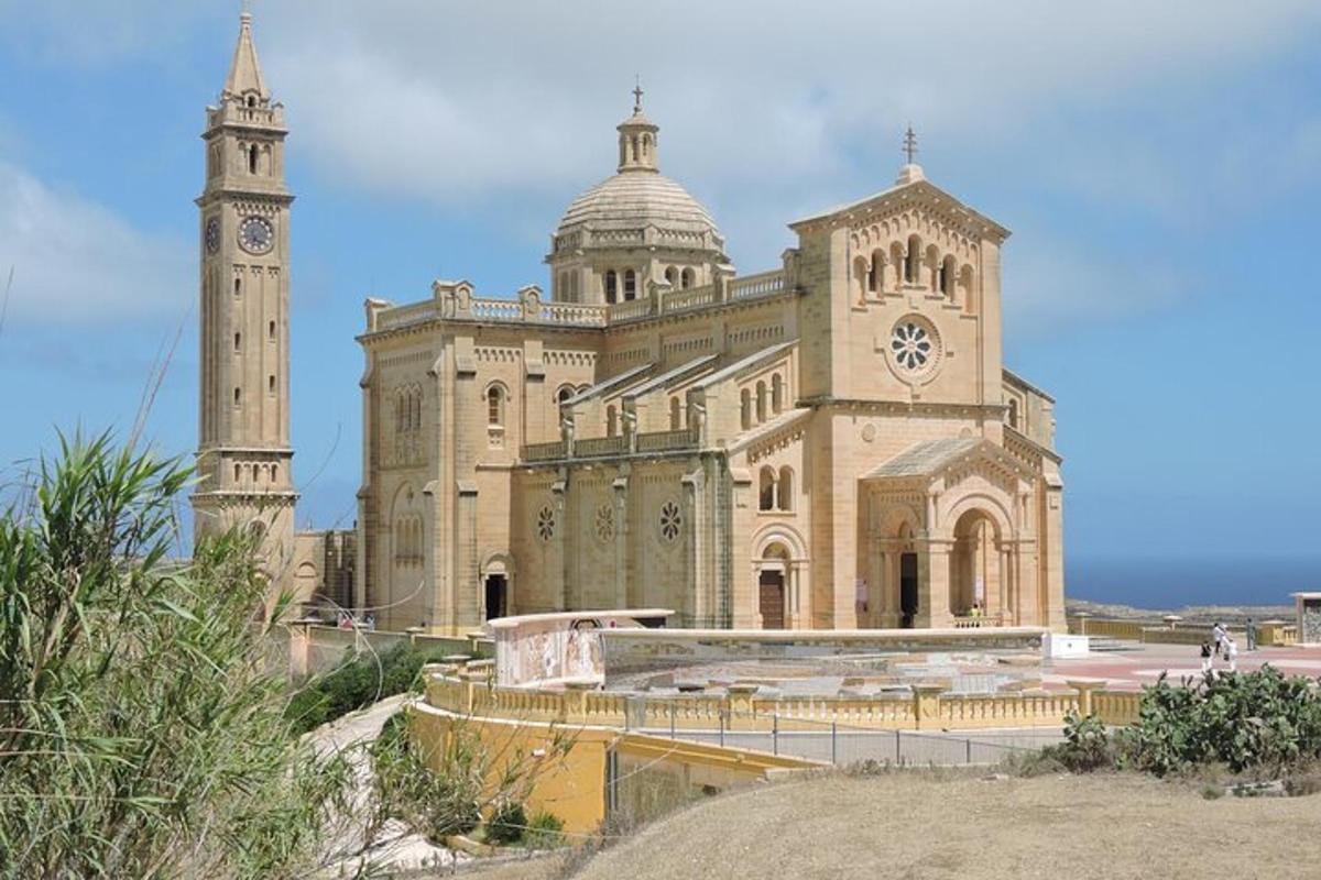 a large building with a clock tower and a clock